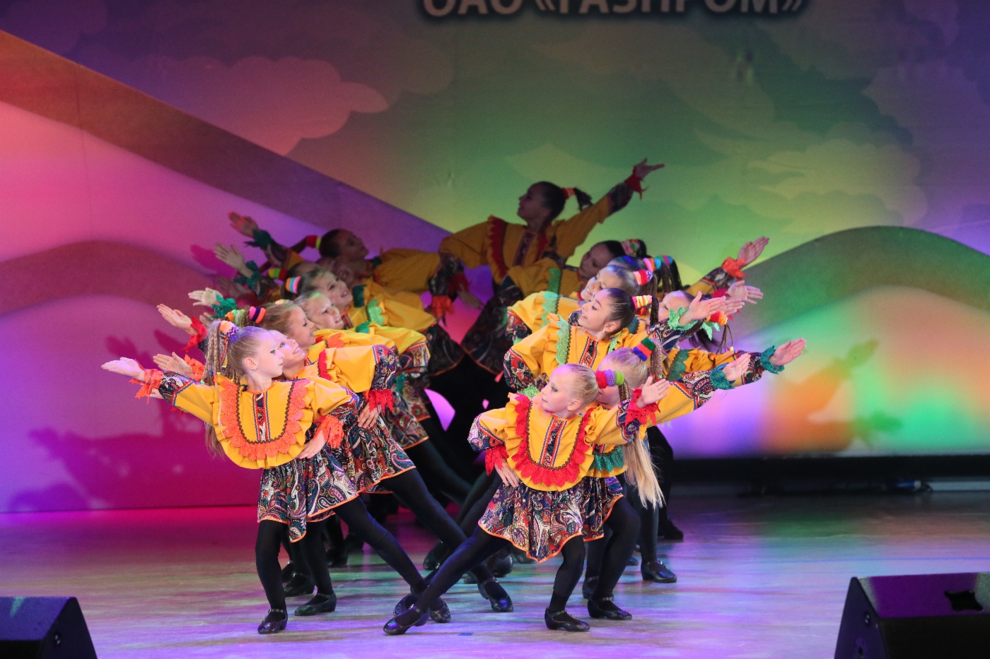 Choreographisches Ensemble Sadumka (OOO Gazprom Transgaz Stavropol), 3. Platz in der Kategorie Volkschoreographie (Kinder 5 bis 10 Jahre)