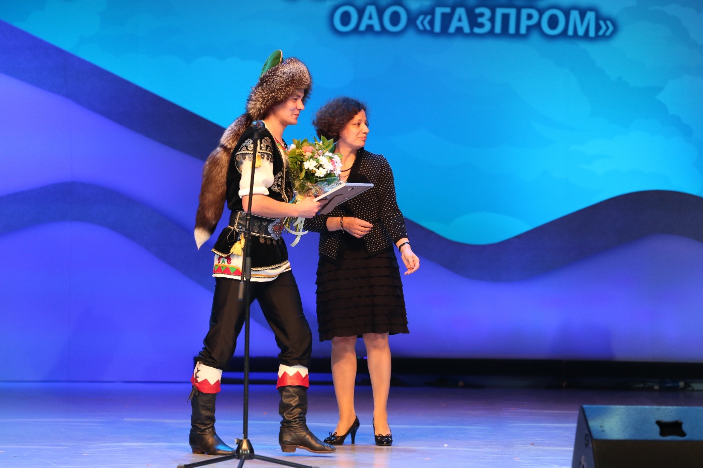 Jurorin Viktoria Krivitskaya und Artur Yuliev (OOO Gazprom Transgaz Ufa), Spezialpreis der Jury des Festivals
