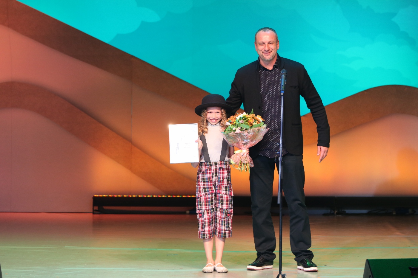 Juror Sergey Korginov und Varvara Vnukova (OOO Gazprom Transgaz Moscow), 1. Platz in der Kategorie Bühnenchoreographie 