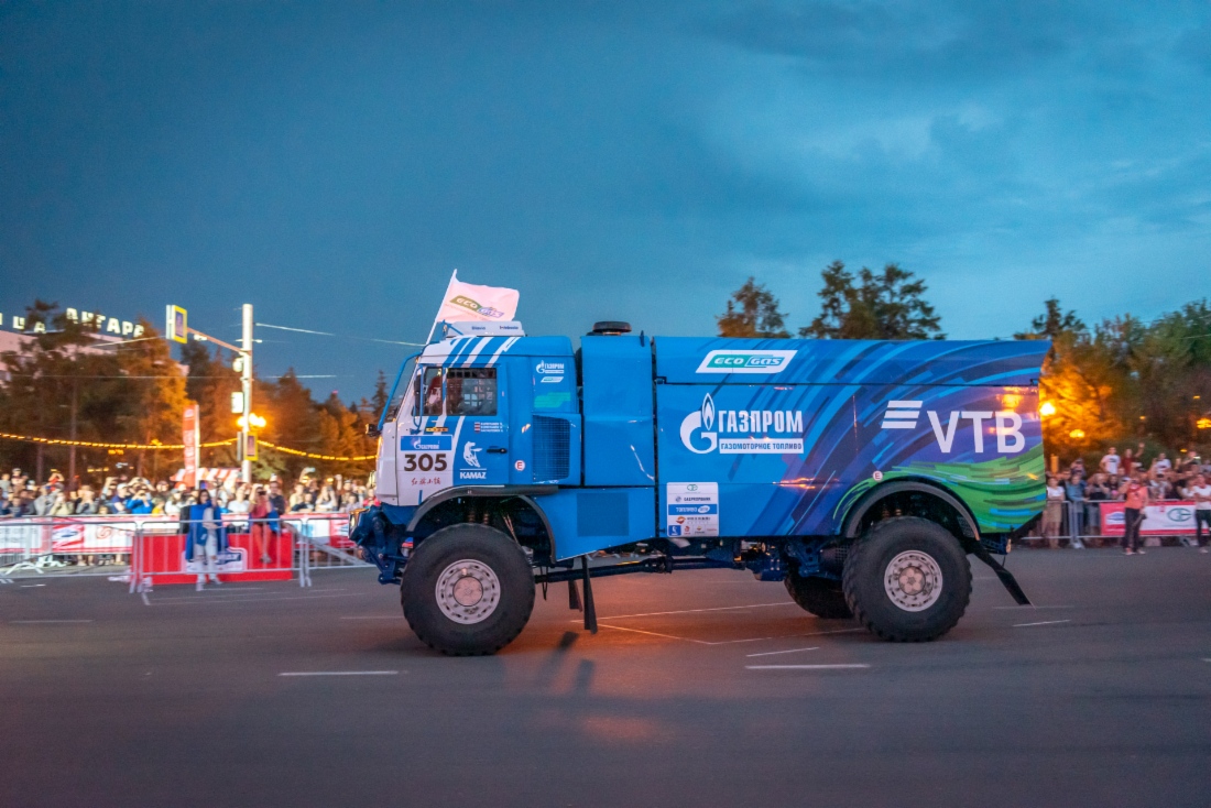 Gasbetriebener KAMAZ nimmt an internationaler Langstrecken-Rallye Silk Way 2019 teil
