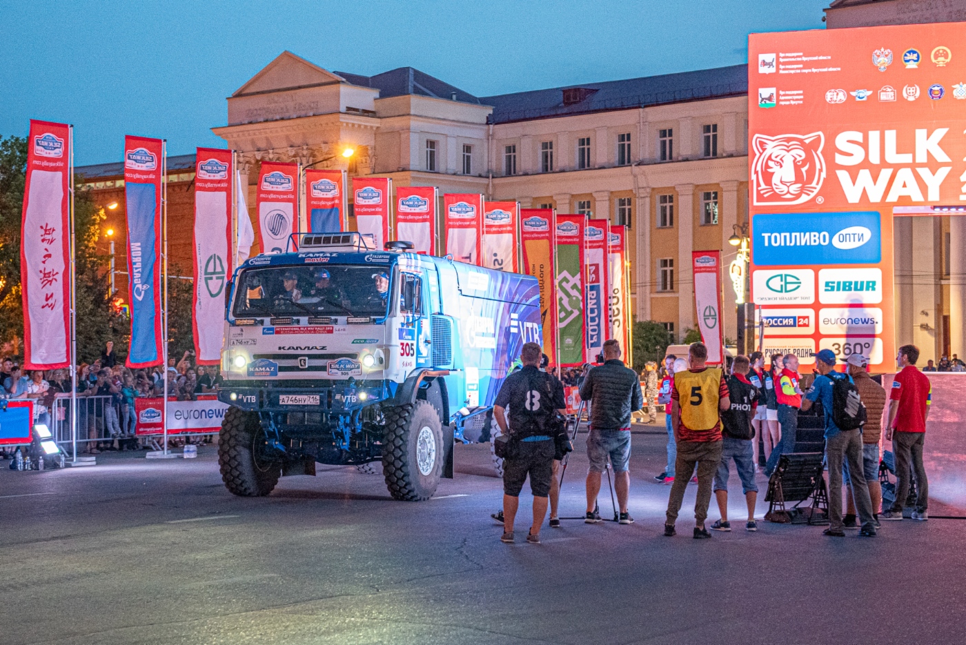 Gasbetriebener KAMAZ am Start