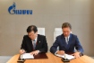 Masami Iijima, Aufsichtsratsvorsitzender der Mitsui & Co., Ltd., und Alexey Miller unterzeichneten ein Rahmenabkommen über Zusammenarbeit auf dem Gebiet klein- und mitteltonnagiger LNG-Lieferungen