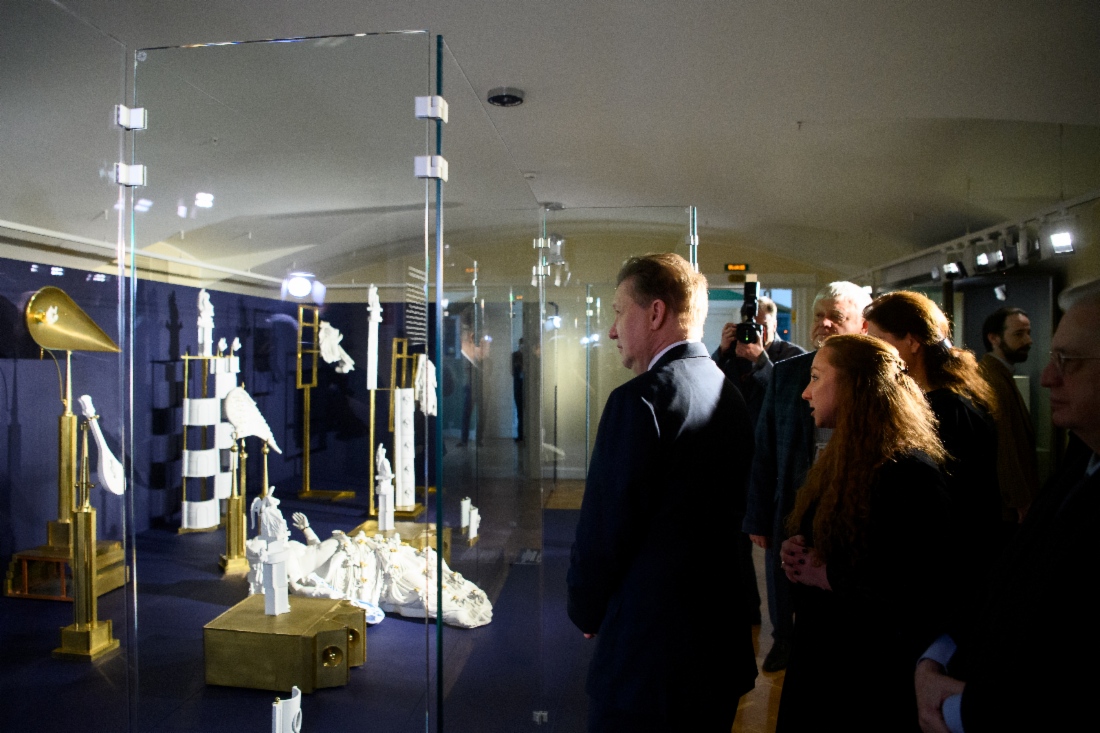 Mit Gazprom-Unterstützung öffnete in der Eremitage die neue Dauerausstellung „Porzellanplastik von Inna Olevskaya“ ihre Pforten