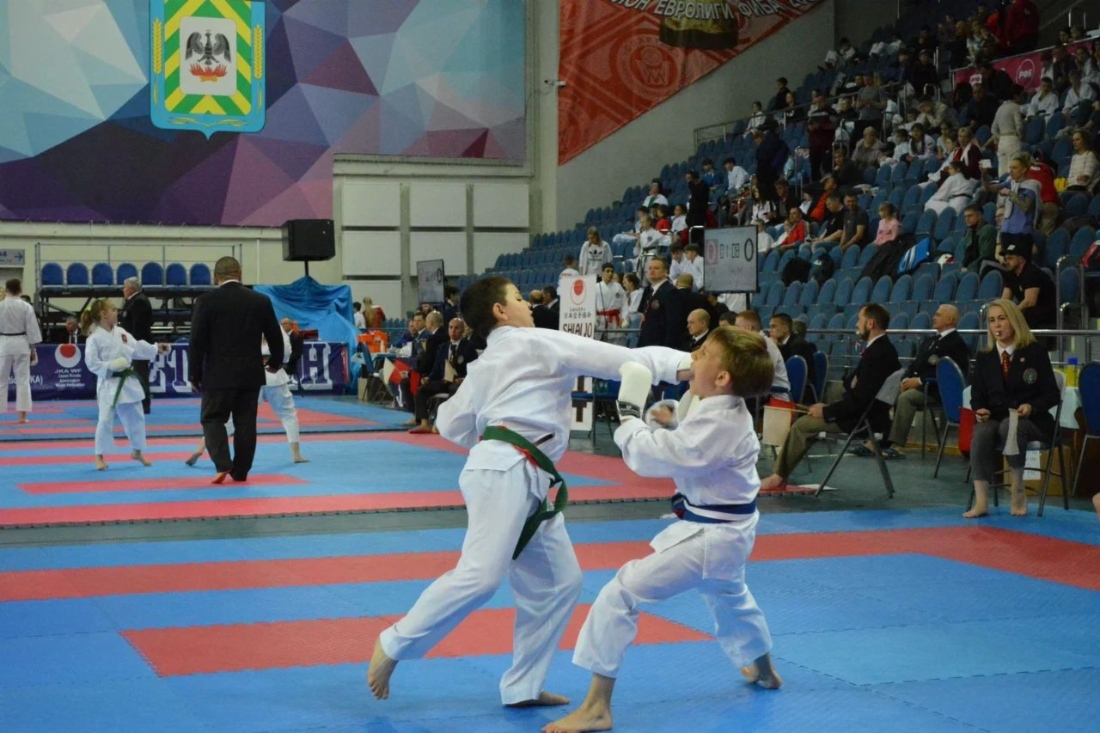 Egor Levchenko (links) auf der Tatami-Matte