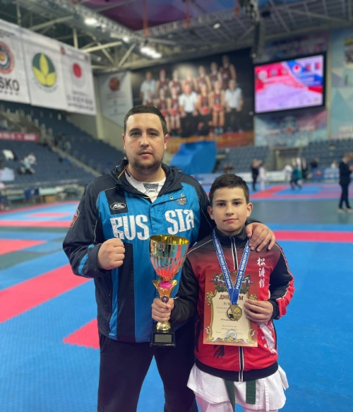 Trainer Sergey Mashchenko (links) mit seinem Schüler Egor Mokretsov (rechts)