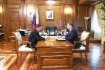 Alexey Miller während des Treffens mit Alexander Kozlov, Gouverneur des Verwaltungsgebiets Amur