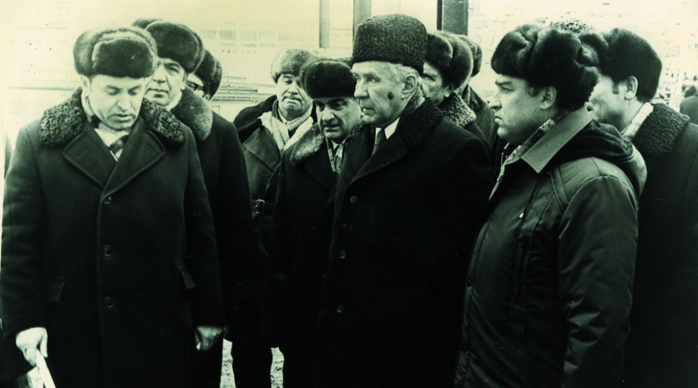 Mit Alexey Kosygin, dem Vorsitzenden des Ministerrates der UdSSR, auf der Baustelle des Gasverarbeitungswerkes. Orenburg, 1970er Jahre