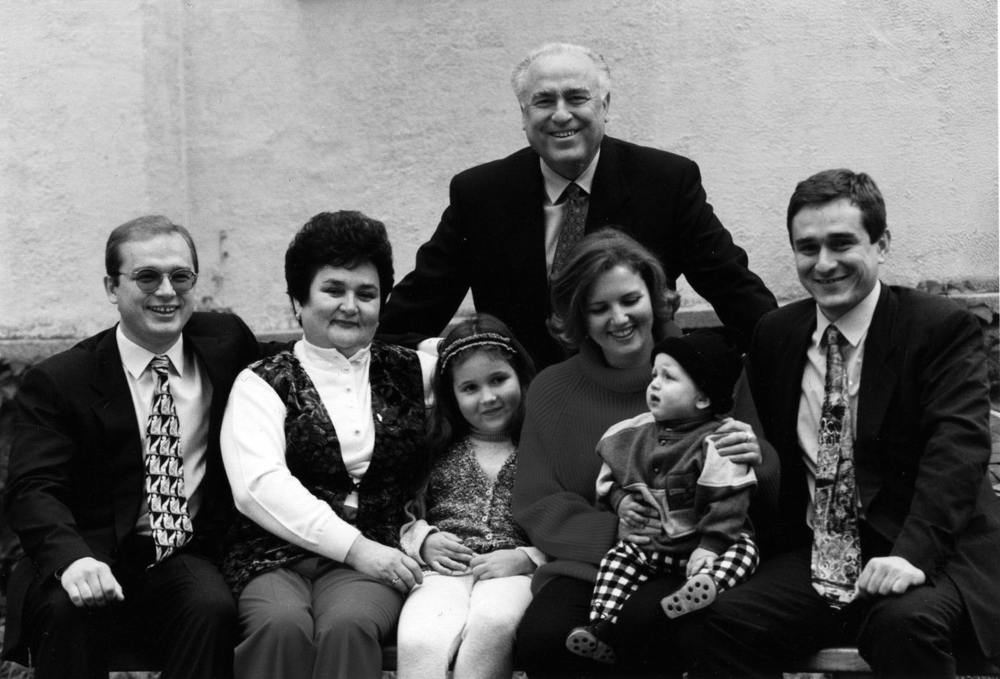 Von links nach rechts: Sohn Andrey, Ehefrau Valentina, Enkelin Masha, Ehefrau des älteren Sohnes Svetlana mit dem kleinen Andrey, Sohn Vitaly