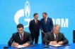 Alexey Kakhidze, Aufsichtsratsvorsitzender der Gazprom LNG Technologies, und Vyacheslav Petushenko, Vorstandsvorsitzender des Staatskonzerns Avtodor, unterzeichneten im Rahmen des Petersburger Internationalen Wirtschaftsforums 2019 ein Memorandum über Zusammenarbeit an der Entwicklung der Produktions- und Absatzinfrastruktur für Erdgas als Kraftstoff im Netz föderaler Schnellstraßen, die zu bestehenden und zukünftigen internationalen Autostraßen gehören, im Rahmen eines Gemeinschaftsunternehmens