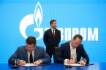 Oleg Melekhin, Generaldirektor der Gazprom Gazomotornoye Toplivo, und Alexey Fedotov, Direktor für Geschäftsentwicklung der Yandex.Taxi, schlossen im Rahmen des Petersburger Internationalen Wirtschaftsforums 2019 eine Vereinbarung über Zusammenarbeit auf dem Gebiet der Nutzung von Erdgas (Methan) als Kraftstoff