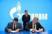 Oleg Melekhin, Generaldirektor der Gazprom Gazomotornoye Toplivo, und Andrey Zheregelya, Generaldirektor der United Rocket and Space Corporation, unterzeichneten im Rahmen des Petersburger Internationalen Wirtschaftsforums 2019 eine Absichtserklärung über Zusammenarbeit an der Entwicklung heimischer Technologien für die Errichtung der Erdgastankstelleninfrastruktur
