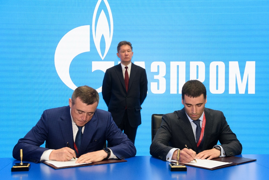 Alexey Kakhidze, Aufsichtsratsvorsitzender der Gazprom LNG Technologies, und Valery Limarenko, amtierender Gouverneur des Verwaltungsgebietes Sachalin, unterzeichneten im Rahmen des Petersburger Internationalen Wirtschaftsforums 2019 eine Vereinbarung über die Entwicklung des Marktes für Herstellung und Nutzung von verflüssigtem Erdgas