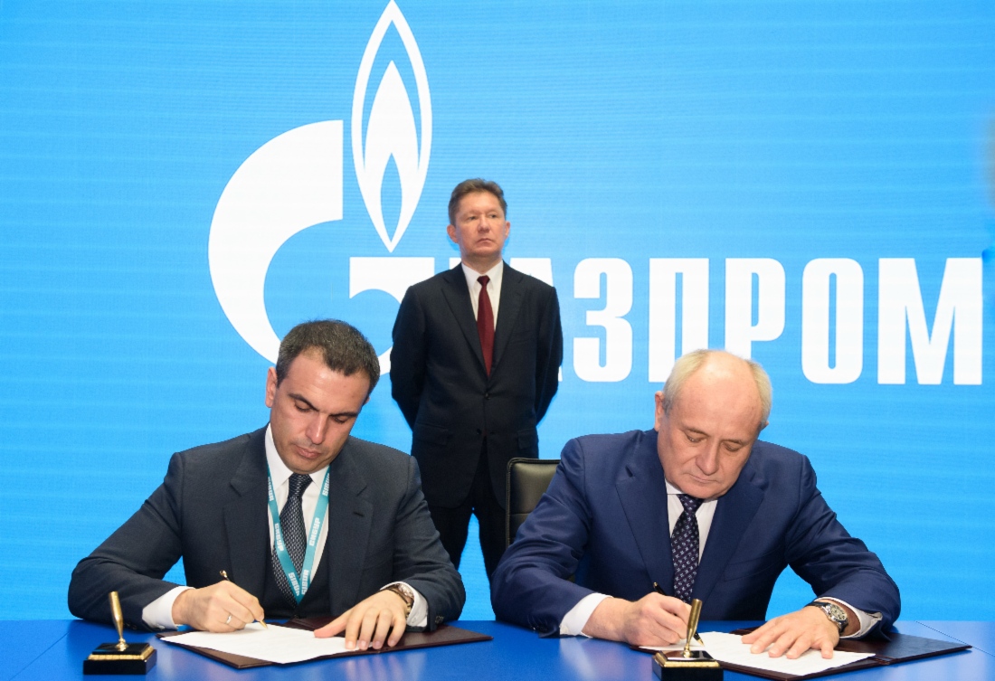 Vitaly Markelov und Mikhail Karisalov, Vorstandsvorsitzender und Generaldirektor der SIBUR, der im Namen der SIBUR Holding handelt, unterzeichneten im Rahmen des Petersburger Internationalen Wirtschaftsforums 2019 eine Kooperationsvereinbarung