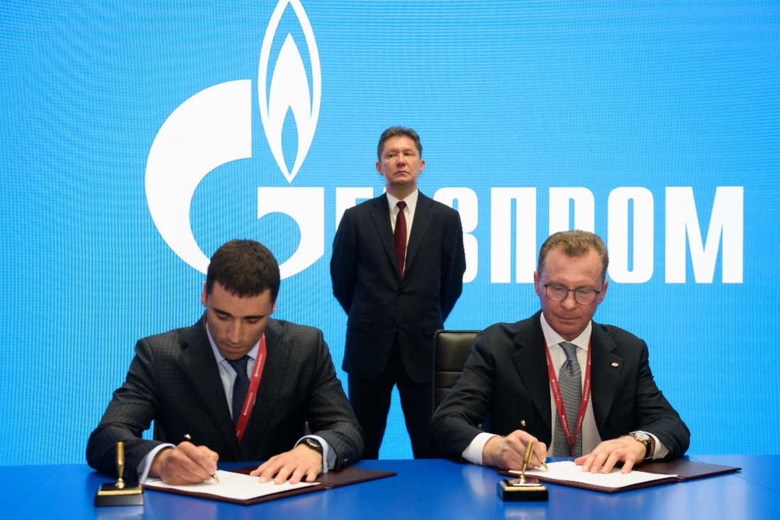 Alexey Kakhidze, Aufsichtsratsvorsitzender der Gazprom LNG Technologies, und Mikhail Skorokhod, Präsident der Holding EUROCEMENT Group, unterzeichneten im Rahmen des Petersburger Internationalen Wirtschaftsforums 2019 eine Vereinbarung über Zusammenarbeit auf dem Gebiet der Nutzung von verflüssigtem Erdgas als Kraftstoff