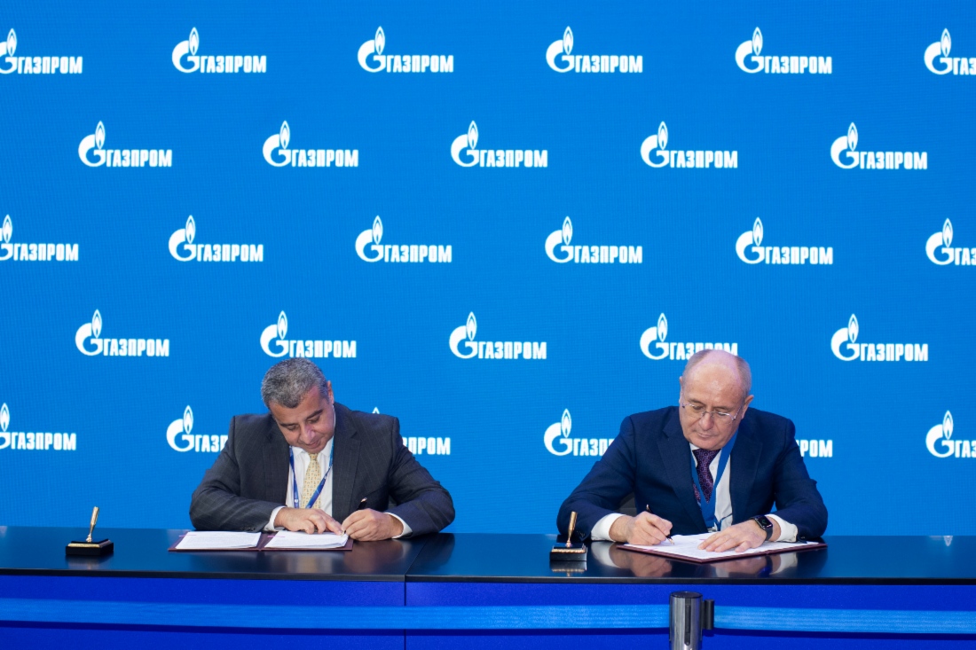 Sami Iskander, CEO der Petrofac International Limited, und Vitaly Markelov bei der Unterzeichnung