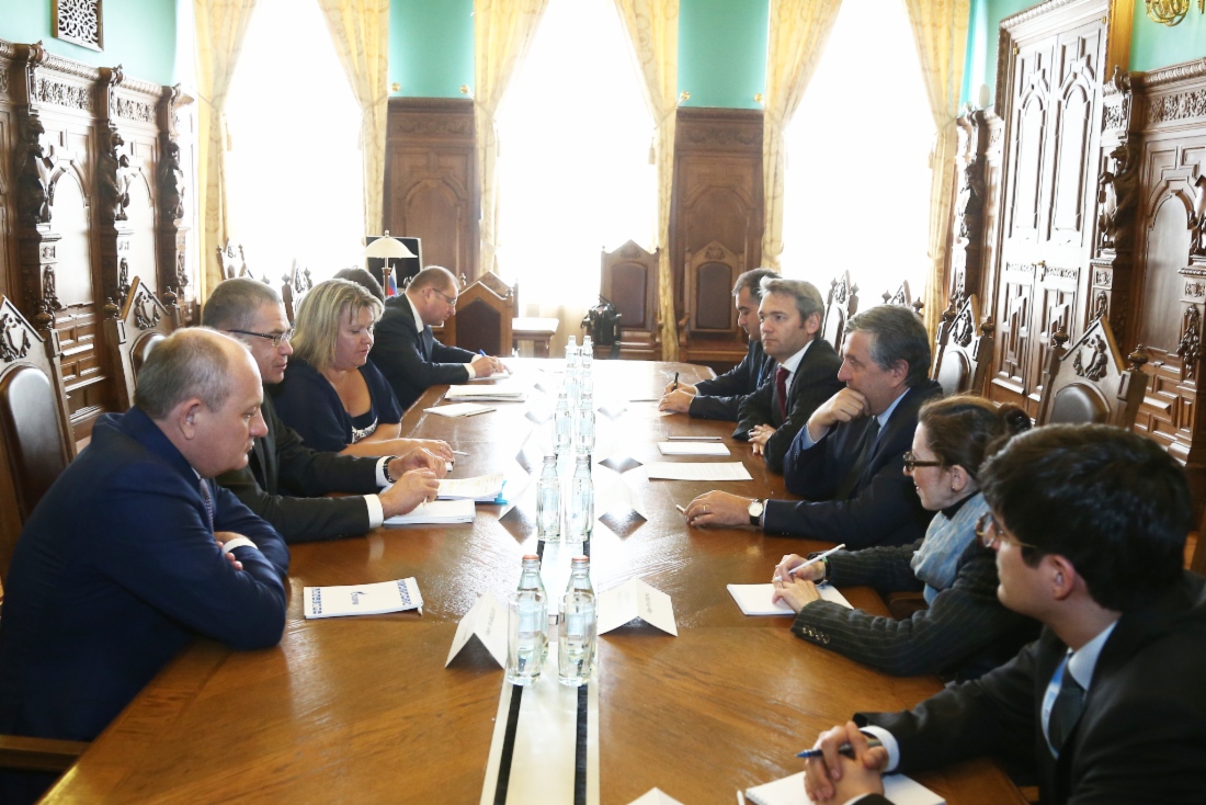 Im Rahmen des Internationalen Wirtschaftsforums 2014 in Sankt Petersburg fand ein Arbeitstreffen zwischen Vitaly Markelov und Alexander Medvedev und Jean-Francois Cirelli statt