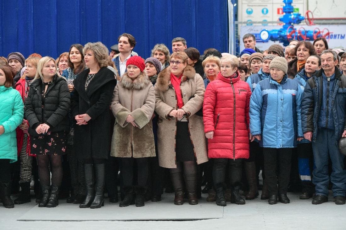 Gazprom-Delegation mit dem Vorstandsmitglied und Departmentleiter Vyacheslav Mikhalenko an der Spitze nahm in der Werft des Gorki-Werkes Selenodolsk (Republik Tatarstan) an der feierlichen Zeremonie anlässlich der Stapellegung des ersten Fahrgastschiffes in Russland Chaika LNG, das mit verflüssigtem Erdgas betrieben wird, teil