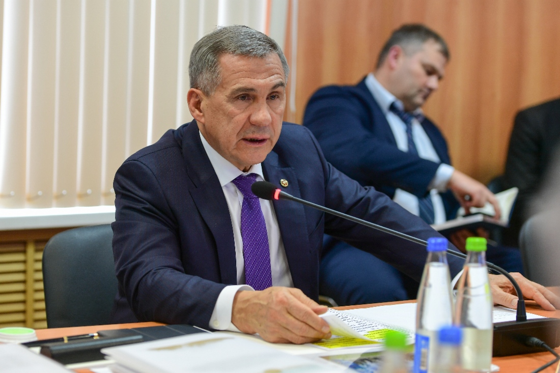 Gazprom-Delegation mit dem Vorstandsmitglied und Departmentleiter Vyacheslav Mikhalenko an der Spitze nahm in der Werft des Gorki-Werkes Selenodolsk (Republik Tatarstan) an der feierlichen Zeremonie anlässlich der Stapellegung des ersten Fahrgastschiffes in Russland Chaika LNG, das mit verflüssigtem Erdgas betrieben wird, teil